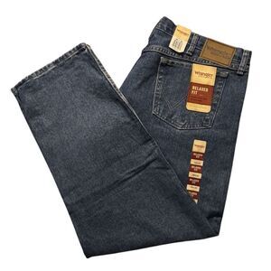 Wrangler Jeans Men's Size 38x30 Rugged Wear Relaxed Fit Blue Denim Cotton